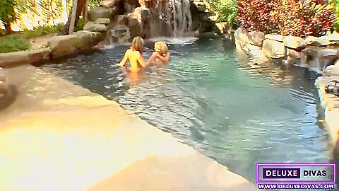 Deluxedivas - Kara Novak And Cheyenne Cooper Have Fun With A Dildo Outside