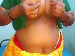 Desi Aunty Showing Her Boobs