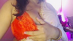 Desi Hot Boobs Bra Show