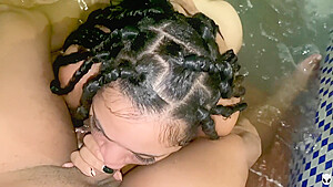 Doble Mamada En El Jacuzzi Con Escapadas De Universidad With Chica S