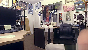 Ebony hottie fucked for the golf clubs