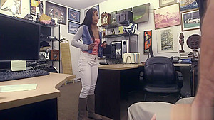 Ebony hottie fucked for the golf clubs