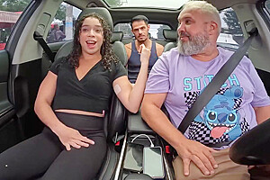 Entra Na Carona E Acaba Fudendo A Viagem Toda 25 Min With Julia Wass, Alex Victor And Julia Vass