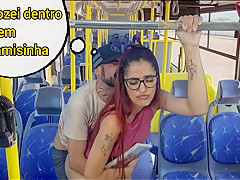 Estudante Sobe No Onibus E Por Estranho Em Publico!