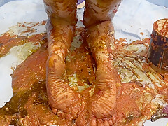 Food Sploshing With A Sex Toy Orgasm