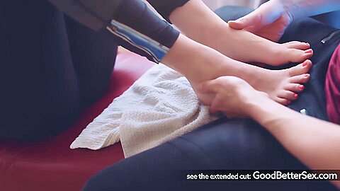 Foot Fucked By The Neighborhood Milf Real Amateur Marie Clayborn