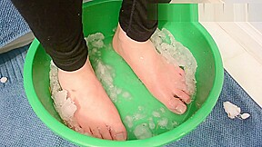 Foot Torture: Feet in Snow for 39 minutes