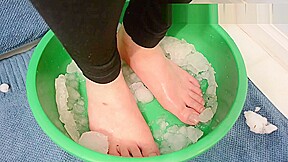 Foot Torture: Feet in Snow for 39 minutes