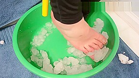 Foot Torture: Feet in Snow for 39 minutes