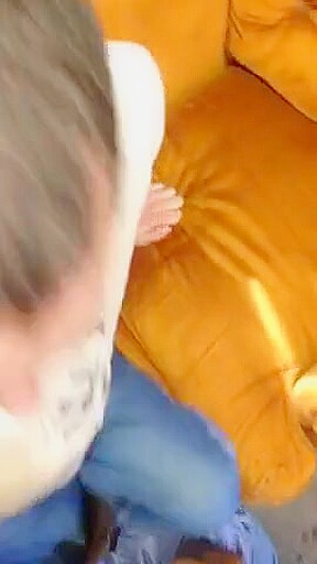 Friend blows me and I cum in his mouth