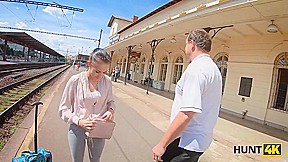 Fur Geld Erlaubt Der Alte Mann Einem Fremden, Seine Hinreibende Freundin Zu Ficken With Nicole Love