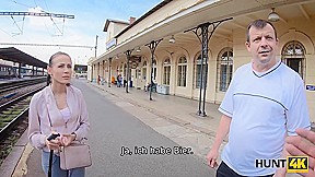 Fur Geld Erlaubt Der Alte Mann Einem Fremden, Seine Hinreibende Freundin Zu Ficken With Nicole Love