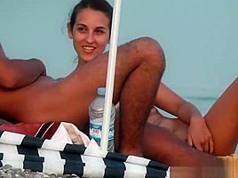 Girl With Nice Boobs On The Beach Espana Video