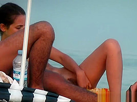 Girl With Nice Boobs On The Beach Espana Video