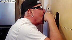 Gloryhole amateur DILF sucks Ebony meat with greedy mouth