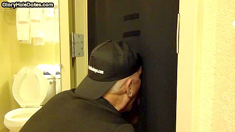 Greedy gloryhole DILF sucks BFs cock in homemade video