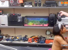 Gym trainer selling her stuff and fucked at the pawnshop