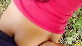 HUNT4K  Chick willigt ein, Sex gegen Geld vor ihrem BF zu haben
