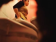 Hidden records chick in tiny thong pissing