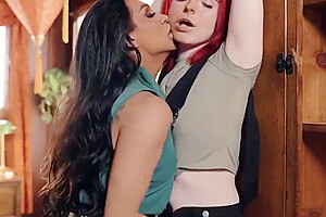 Holly Wood And Jessy Dubai - Hot Mixed Gender Threesome With Jean And 6 Min