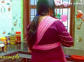 Hot Maid Fuck In Kitchen  कामवाली बाई की किचन में चुदाई।