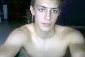 Hot Muscle Guy On Cam