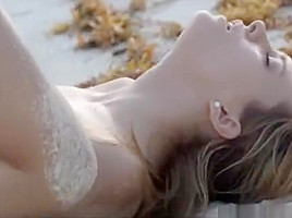 Insane fucking in the sand