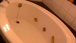 Japanese Babe Pees Bath