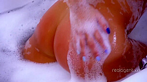 Jessica Lincoln In Plays With Soap Scum And Masturbates All Her Holes In The Bathroom