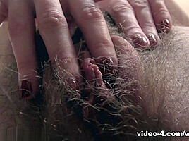 Kelly Morgan has fun enjoying her hairy bush
