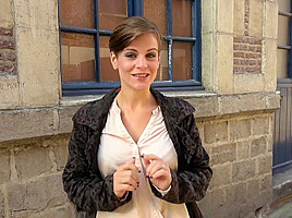 Laeticia, 23, medical aide in Dunkirk!