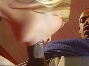 Lexa likes kissing