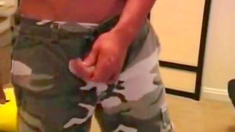 Mark Dalton Army muscle show off