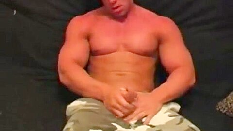 Mark Dalton Army muscle show off