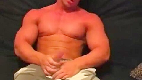 Mark Dalton Army muscle show off