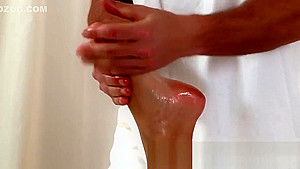 Massage Rooms Starlet Zuzana Z has her hole oiled