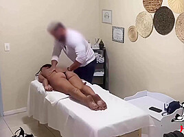 Massagista Tirou A Calcinha Da Cliente - Veja O Que Aconteceu!!!