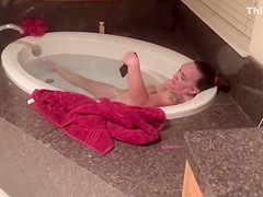 Mature woman facetimes when fingering her clit in the tub