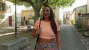 Mila, 34, comes to live her experiences in the South