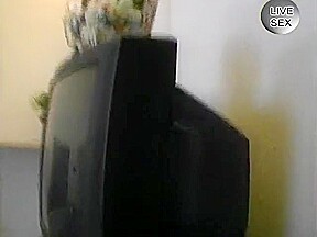 Milf Steckt Sich Das Erste Mal Den Dildo In Arsch