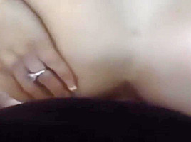 Milf lutscht ein Penis und fickt dann hart