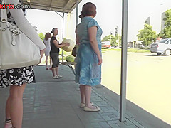 Mini skirt is hot on bubble ass in accidental upskirt