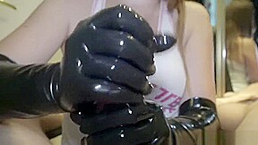 MissLexiana - A dreamy latex handjob
