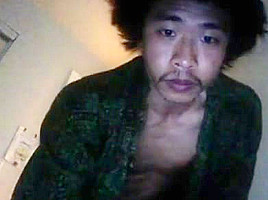 Muay Thai guy jerks off before a kickboxing match
