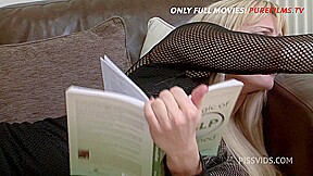 My hot stepmom want blindofolded and fucked up on sofa - PissVids
