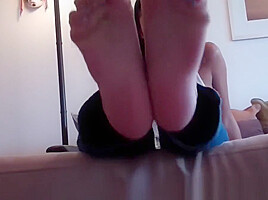 My sexy size 6 feet need to be sucked and pampered