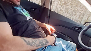 Punheta Pra Gostosa No Ponto De Onibus Ela Viu E Nao Aguentou