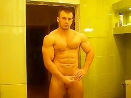 RUSSIAN BODYBUILDER STRIP AND CUM
