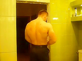 RUSSIAN BODYBUILDER STRIP AND CUM
