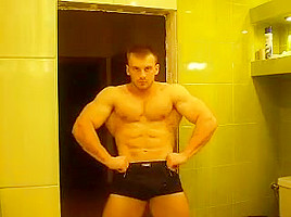 RUSSIAN BODYBUILDER STRIP AND CUM